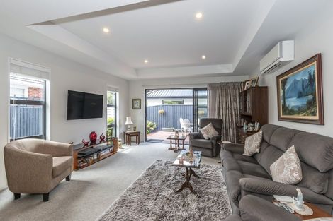 Photo of property in 2/5 Hadlow Place, Burnside, Christchurch, 8041