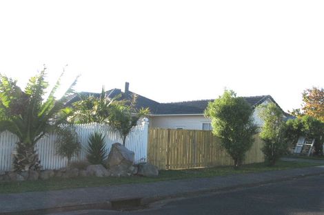 Photo of property in 2/9 Merton Avenue, Glenfield, Auckland, 0627