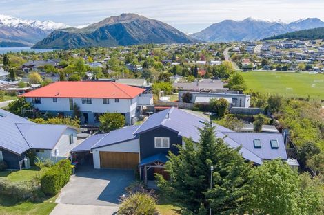 Photo of property in 1 Koru Way, Wanaka, 9305
