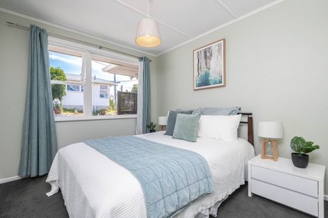 Photo of property in 58 Catherine Crescent, Paparangi, Wellington, 6037