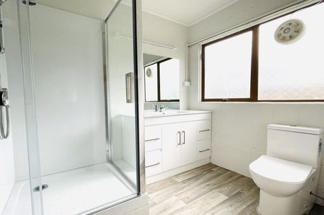 Photo of property in 24 The Esplanade, Eastern Beach, Auckland, 2012