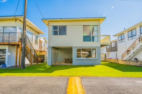 Photo of property in 121 Eighth Avenue, Urenui, 4377