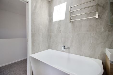 Photo of property in 5/94 Target Road, Totara Vale, Auckland, 0629