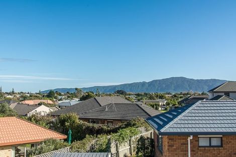 Photo of property in 6 Shearwater Rise, Paraparaumu Beach, Paraparaumu, 5032