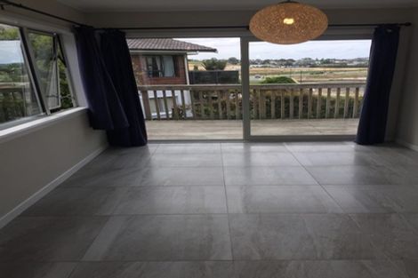 Photo of property in 26 Tawhana Crescent, Red Beach, 0932