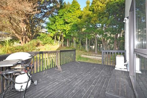 Photo of property in 2/8 Sunward Rise, Glenfield, Auckland, 0629