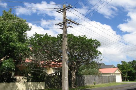 Photo of property in 28 Glen Road, Stanley Point, Auckland, 0624