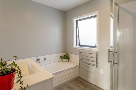 Photo of property in 25 Mahia Lane, Waikanae, 5036