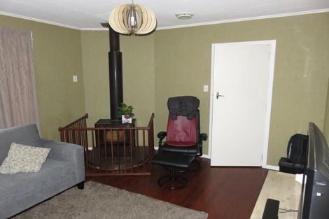 Photo of property in 10 Stella Grove, Newlands, Wellington, 6037