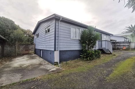 Photo of property in 2/18 Craigbank Avenue, New Lynn, Auckland, 0600