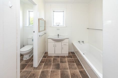 Photo of property in 19 Hussey Street, Waverley, 4510