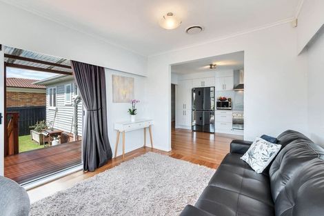 Photo of property in 1/1 Newington Road, Henderson, Auckland, 0612