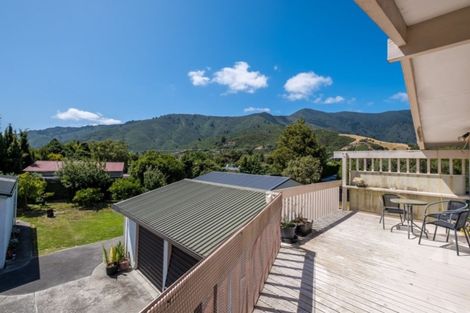 Photo of property in 5 Ranui Street, Waikawa, Picton, 7220