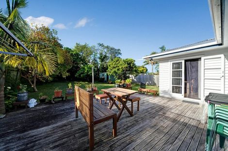 Photo of property in 8 Coniston Avenue, Te Atatu South, Auckland, 0610