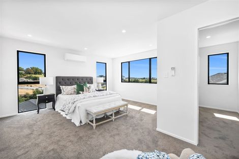 Photo of property in 36 Mcwhirters Farm Lane, Massey, Auckland, 0614