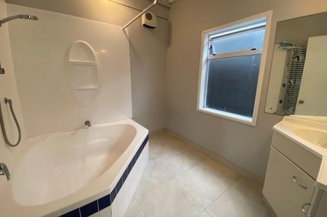 Photo of property in 25 Gilbert Street, New Plymouth, 4310