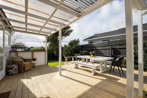 Photo of property in 17 Kowhai Street, Strandon, New Plymouth, 4312