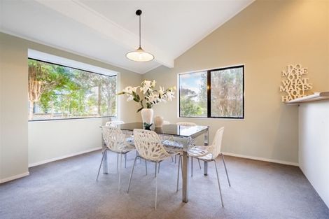 Photo of property in 10 Gillett Place, Botany Downs, Auckland, 2014