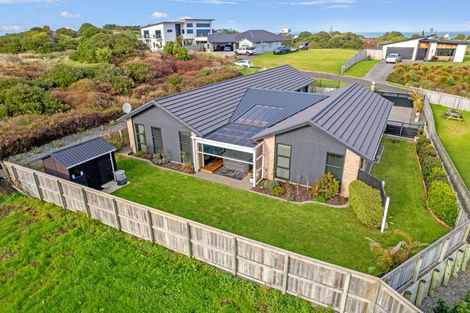 Photo of property in 45 Golf Vue Place, Castlecliff, Whanganui, 4501