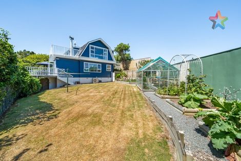 Photo of property in 14 Te Whiti Grove, Korokoro, Lower Hutt, 5012