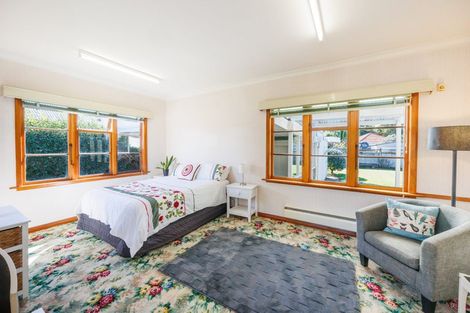 Photo of property in 6 Freyberg Street, Roslyn, Palmerston North, 4414