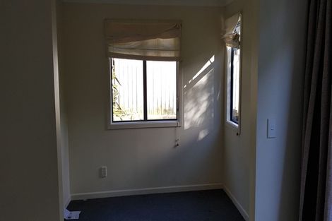 Photo of property in 152a Newlands Road, Newlands, Wellington, 6037