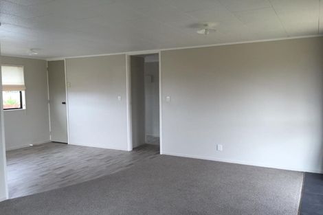 Photo of property in 2/16 Secretariat Place, Randwick Park, Auckland, 2105