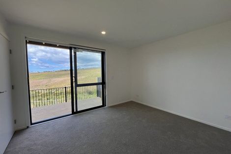 Photo of property in 2/23 Makomako Drive, Orewa, 0931