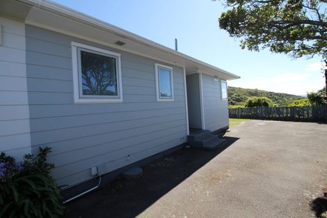 Photo of property in 14b Bayswater Place, Newlands, Wellington, 6037