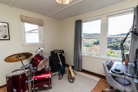 Photo of property in 6 Montgomery Avenue, Karori, Wellington, 6012