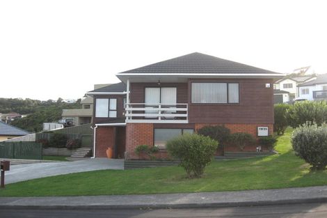 Photo of property in 63 Dress Circle, Newlands, Wellington, 6037