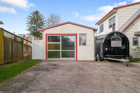 Photo of property in 3 Shepherds Road, Papakura, 2110