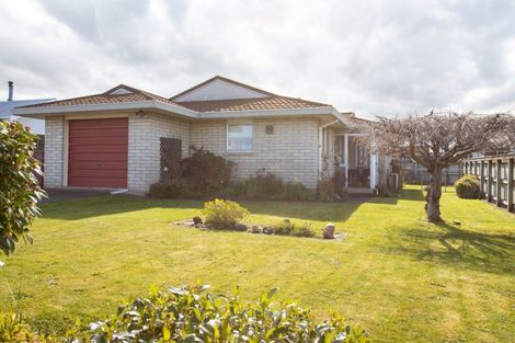Photo of property in 5 Gladstone Street, Dannevirke, 4930