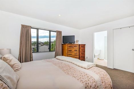 Photo of property in 3/42 Fields Parade, Oteha, Auckland, 0632