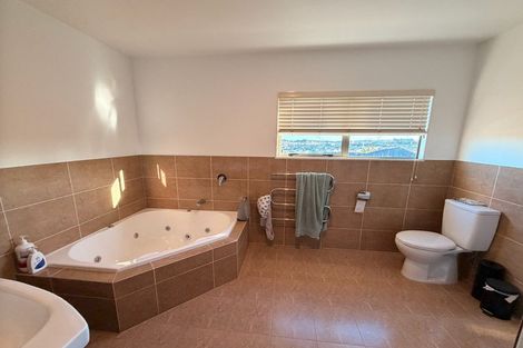 Photo of property in 28 Ballymore Drive, Pinehill, Auckland, 0632