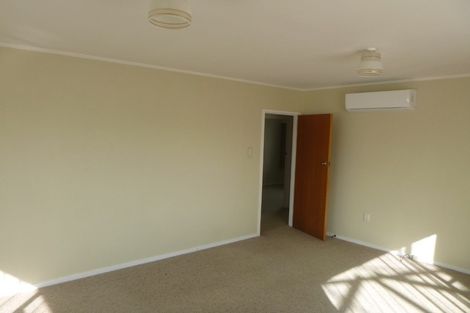 Photo of property in 2/62 Tiroroa Avenue, Te Atatu South, Auckland, 0610