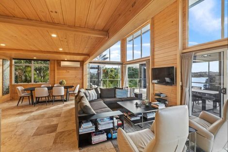 Photo of property in 42 Pohutukawa Avenue, Red Beach, 0932