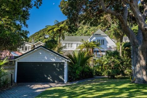 Photo of property in 21 Nikau Street, Eastbourne, Lower Hutt, 5013