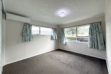 Photo of property in 9 Woodman Place, West Harbour, Auckland, 0618