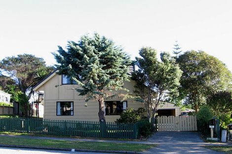 Photo of property in 36 Hicks Crescent, Waikanae Beach, Waikanae, 5036