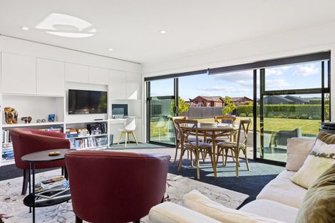 Photo of property in 20 Pukenamu Road, Rainbow Point, Taupo, 3330