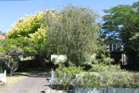 Photo of property in 1/10 Aorangi Place, Birkenhead, Auckland, 0626