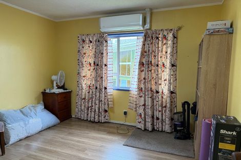 Photo of property in 12 Spence Road, Henderson, Auckland, 0612