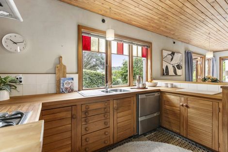 Photo of property in 1 Valley Street, Island Bay, Wellington, 6023