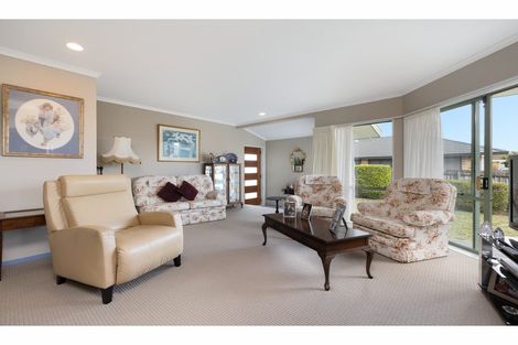 Photo of property in 5 Burnt Oak Drive, Pyes Pa, Tauranga, 3112