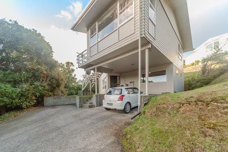Photo of property in 106a Newlands Road, Newlands, Wellington, 6037