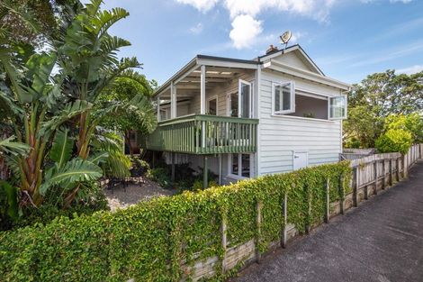 Photo of property in 17 Rangatira Road, Birkdale, Auckland, 0626