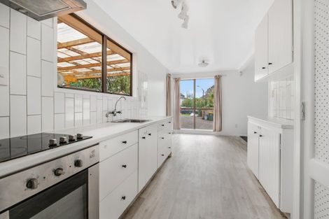 Photo of property in 19 Benita Place, Sunnyvale, Auckland, 0612