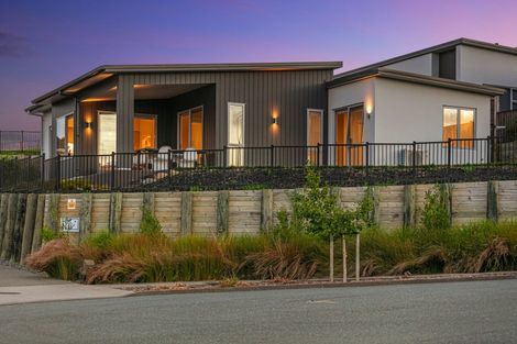 Photo of property in 16 Te Kaka Place, Omokoroa, 3114