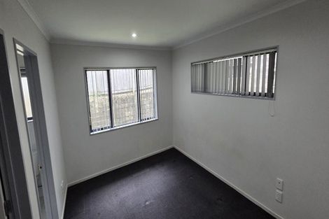 Photo of property in 33 Edgewood Way, Henderson, Auckland, 0612